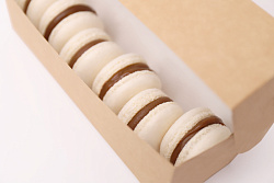 Пирожное воздушное макарон «Кофе-Бейлиз»